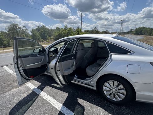 Used 2017 Hyundai Sonata SE FWD image 11