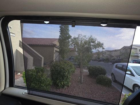 Used 2016 Chrysler Town & Country Touring w/ Driver Convenience Group image 10