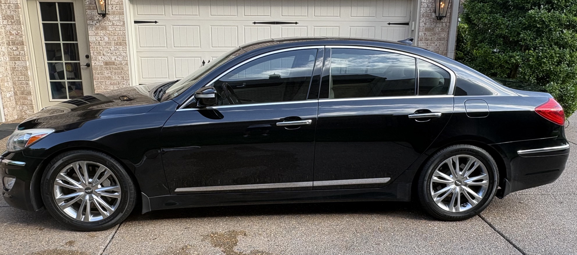Used 2012 Hyundai Genesis 4.6 RWD image 6