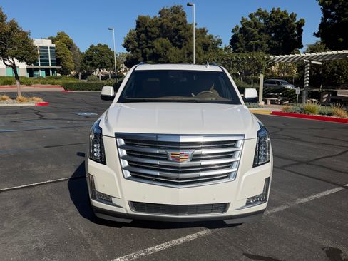 Used 2017 Cadillac Escalade ESV Platinum AWD/4WD image 9