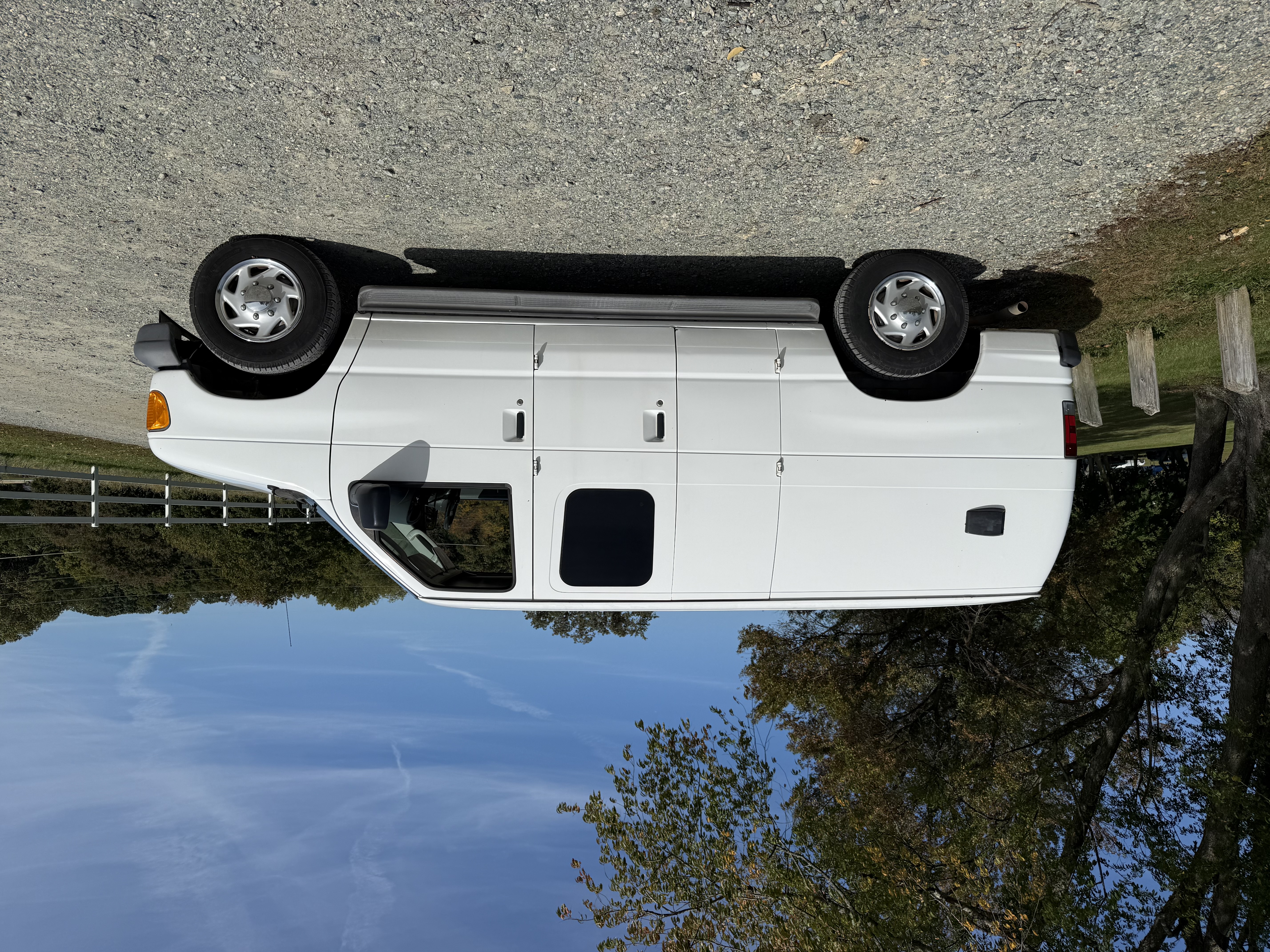 Used 2007 Ford E-150 and Econoline 150 RWD image 2
