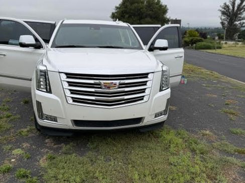 Used 2018 Cadillac Escalade ESV Platinum AWD/4WD image 4