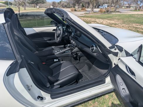 Used 2023 MAZDA MX-5 Miata Grand Touring image 4