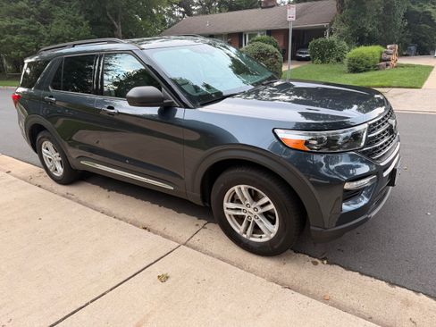Used 2022 Ford Explorer XLT w/ Equipment Group 202A AWD/4WD image 8