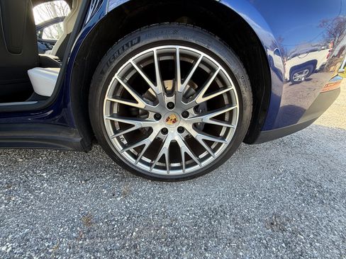 Used 2024 Porsche Panamera 4 image 30