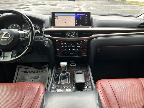 Used 2016 Lexus LX 570 4WD w/ Luxury Package image 13