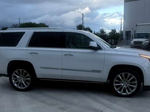 Used 2019 Cadillac Escalade Premium Luxury RWD image 4