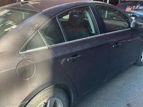 Used 2011 Chevrolet Cruze LT image 6