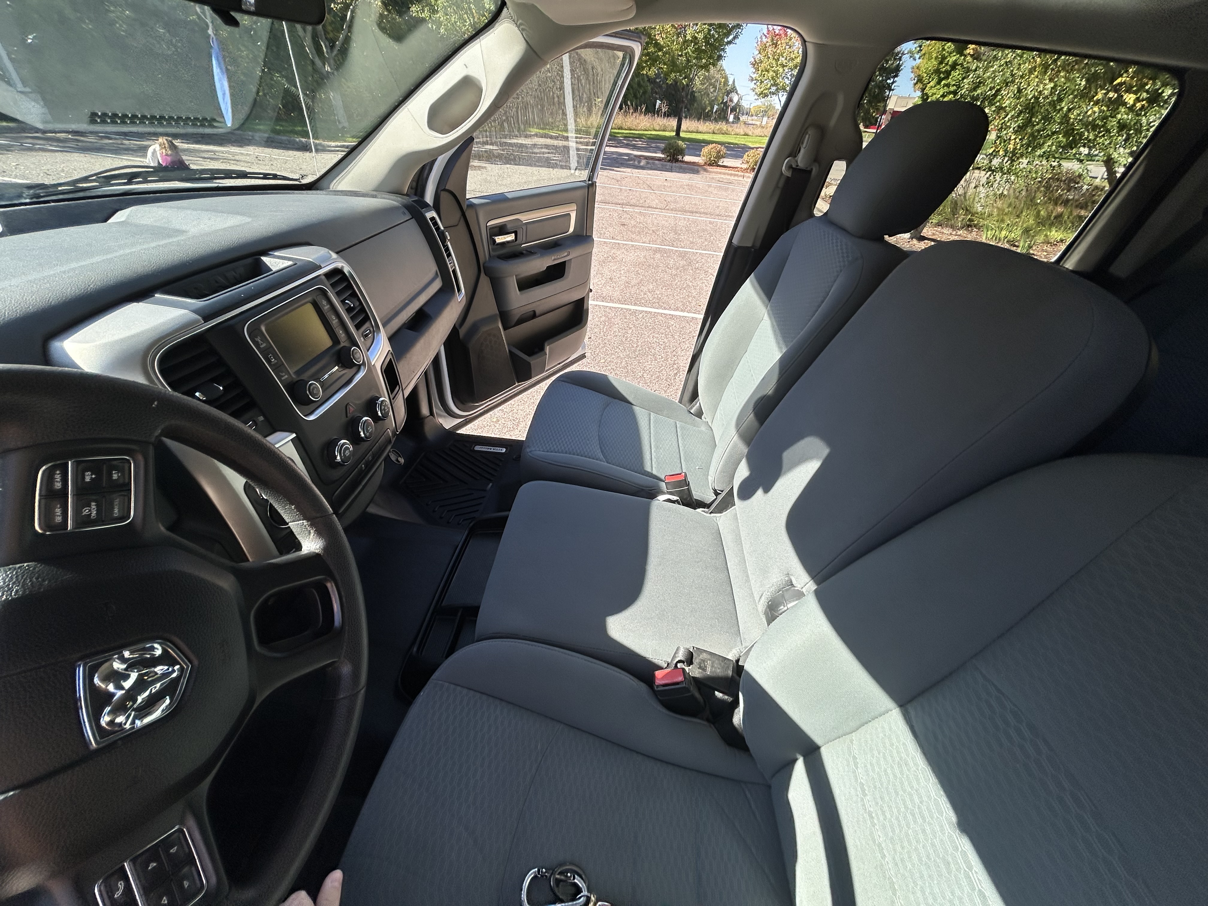 Used 2019 RAM 1500 Classic SLT AWD/4WD image 9