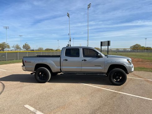 Used 2014 Toyota Tacoma PreRunner w/ SR5 Package image 10