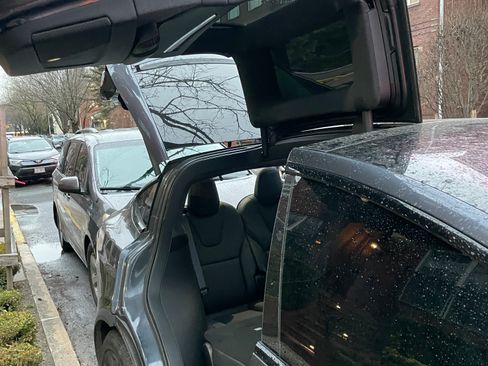 Used 2022 Tesla Model X image 13