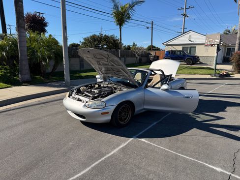 Used 1999 MAZDA MX-5 Miata image 25