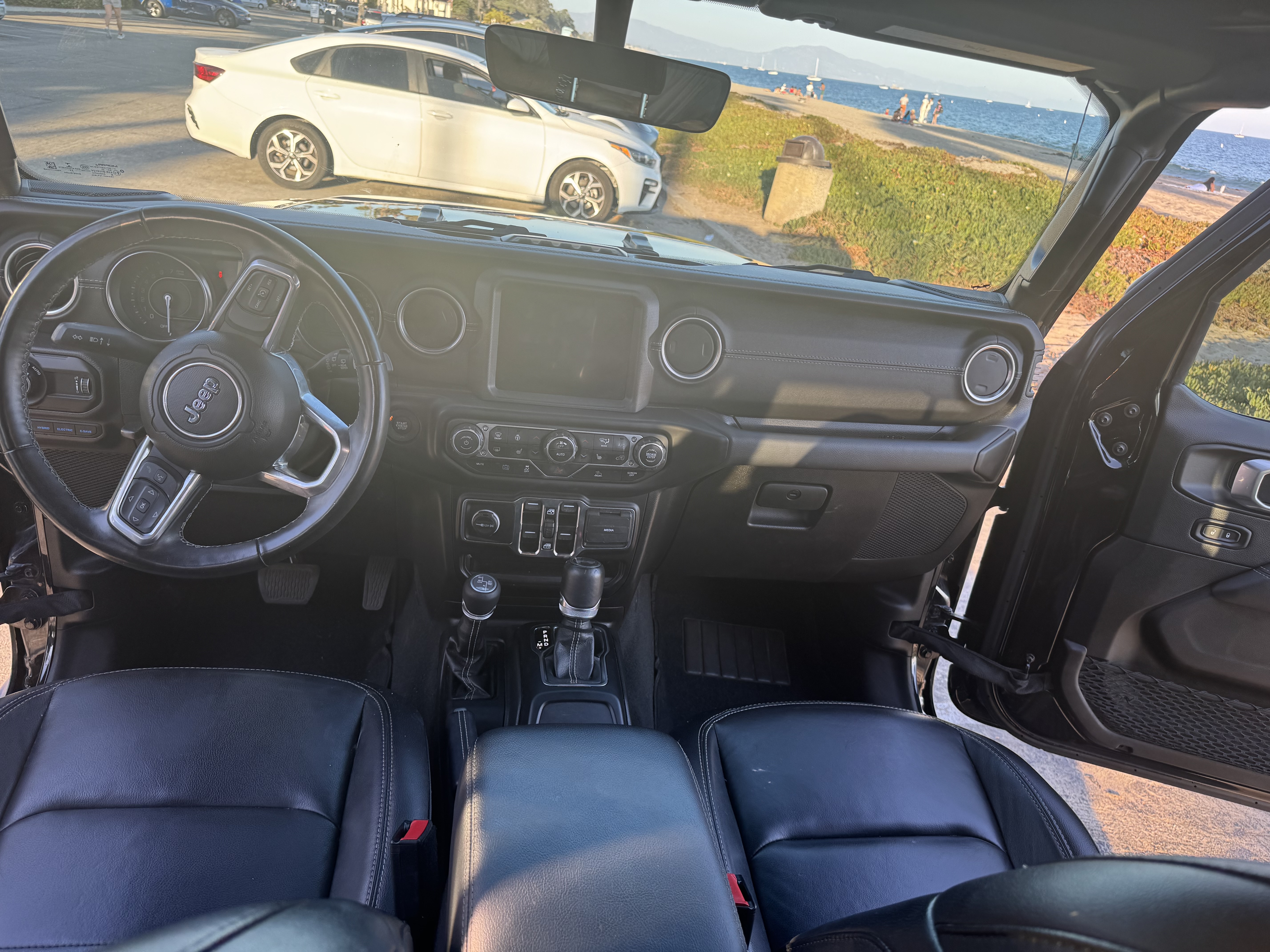 Used 2023 Jeep Wrangler Unlimited Sahara w/ Cold Weather Group AWD/4WD image 10