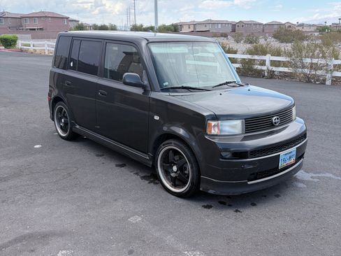 Used 2006 Scion xB FWD image 10