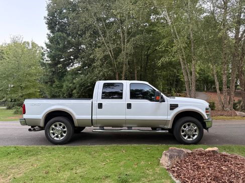 Used 2008 Ford F250 Lariat image 2