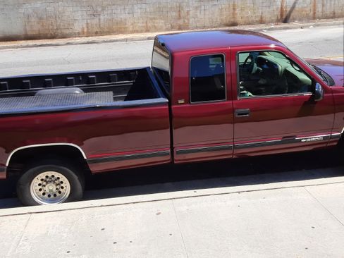 Used 1997 Chevrolet Silverado 2500 2WD Extended Cab w/ Preferred Equipment Group 2 image 8