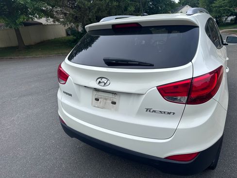 Used 2011 Hyundai Tucson GLS w/ Navigation Pkg 2 FWD image 5