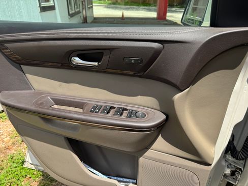 Used 2013 GMC Acadia Denali image 9