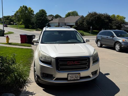 Used 2014 GMC Acadia SLT AWD/4WD image 2