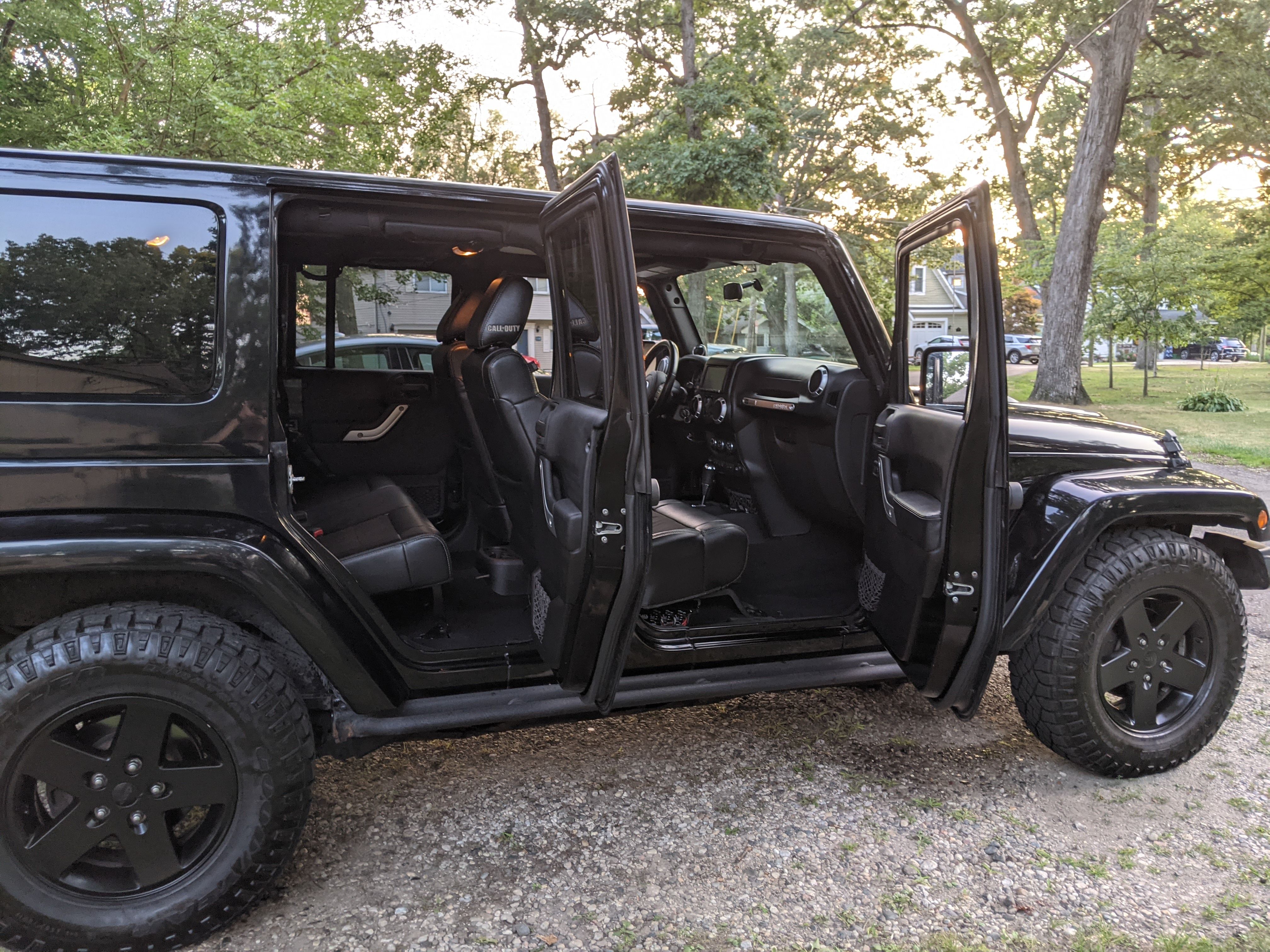 Used 2012 Jeep Wrangler Unlimited Rubicon AWD/4WD image 29