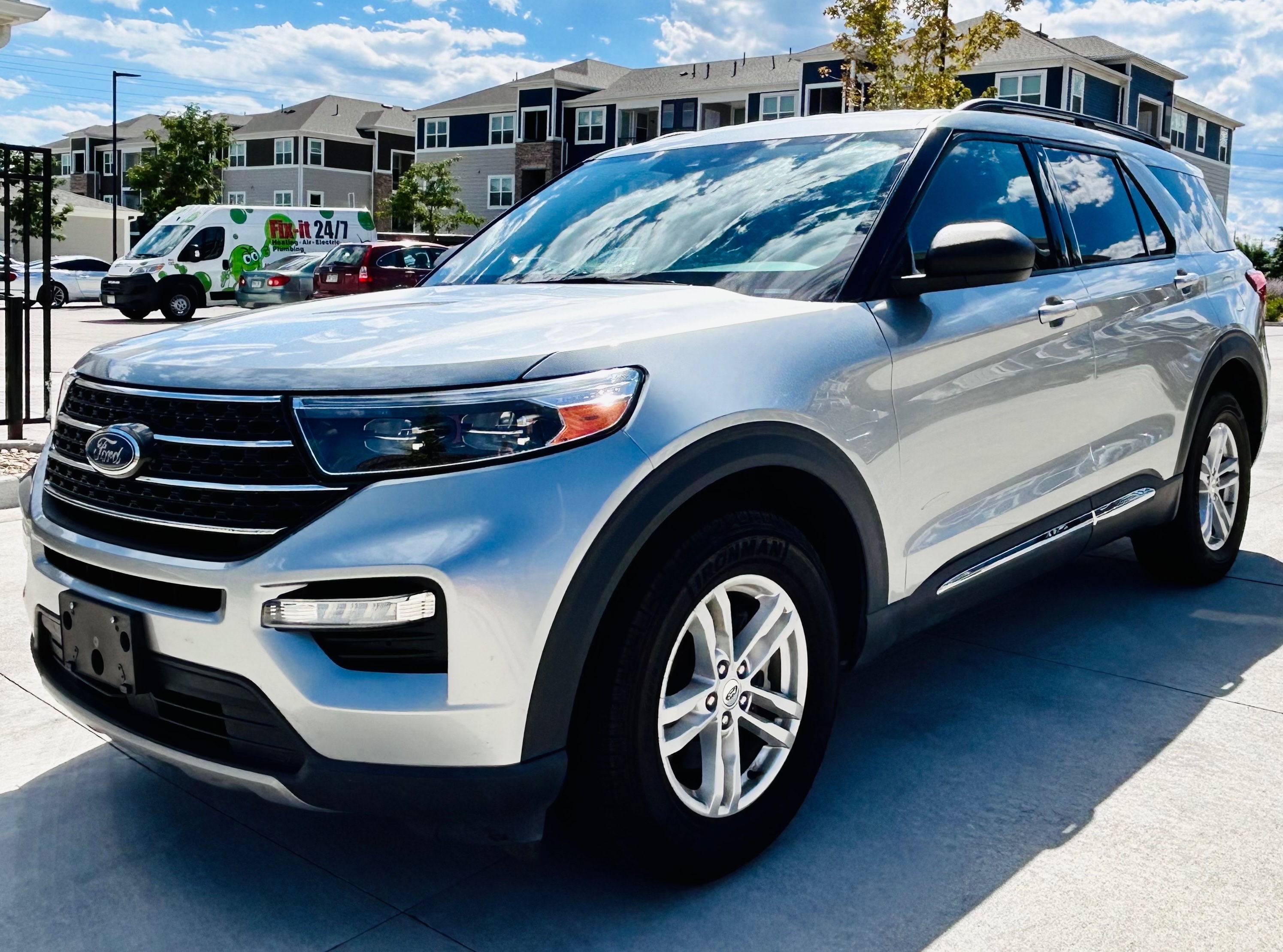 Used 2023 Ford Explorer XLT w/ Equipment Group 202A AWD/4WD image 1