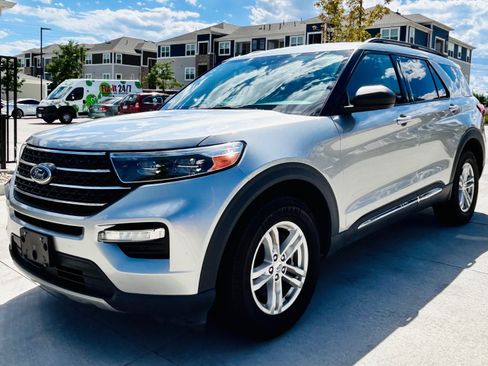 Used 2023 Ford Explorer XLT w/ Equipment Group 202A AWD/4WD image 1