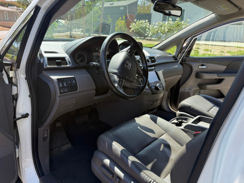 Used 2015 Honda Odyssey Touring Elite image 8