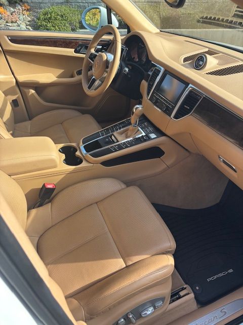 Used 2015 Porsche Macan S AWD/4WD image 9