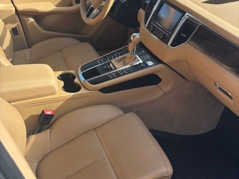 Used 2015 Porsche Macan S image 9