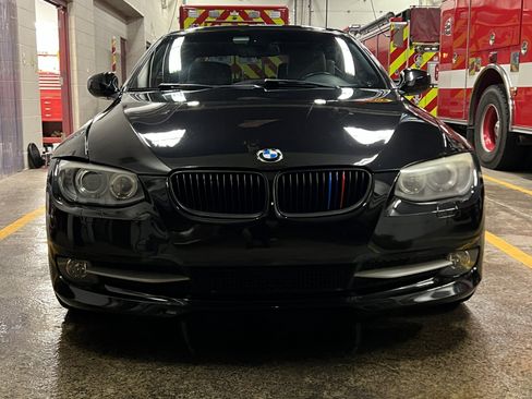 Used 2011 BMW 335i Convertible image 2