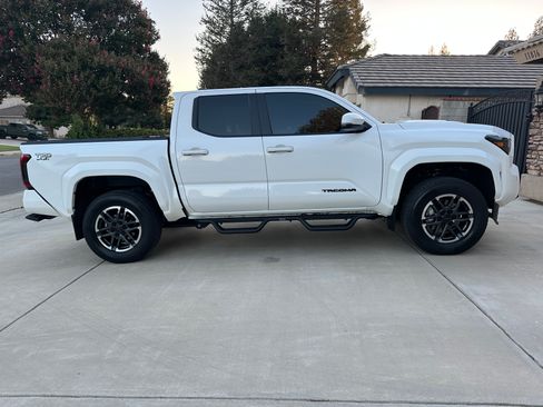 Used 2024 Toyota Tacoma TRD Sport w/ TRD Sport Upgrade Package RWD image 9