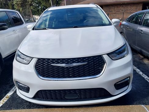 Used 2022 Chrysler Pacifica Touring-L image 24