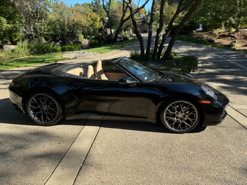 Used 2020 Porsche 911 Carrera image 1