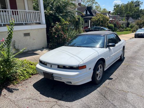 Used 1995 Oldsmobile Cutlass Supreme Convertible image 9