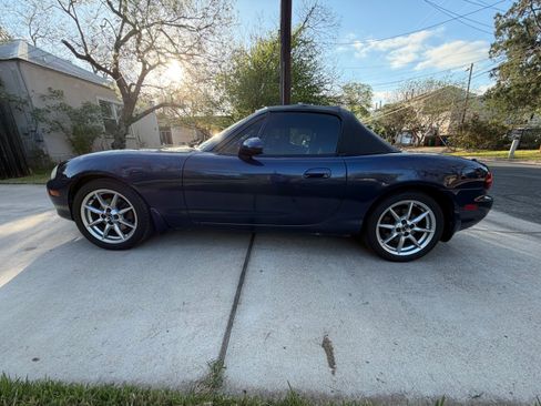 Used 2003 MAZDA MX-5 Miata SE image 6