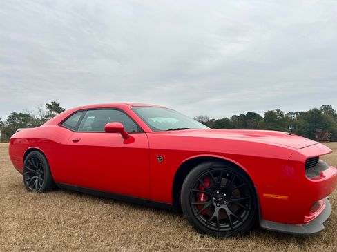 Used 2015 Dodge Challenger SRT Hellcat image 9