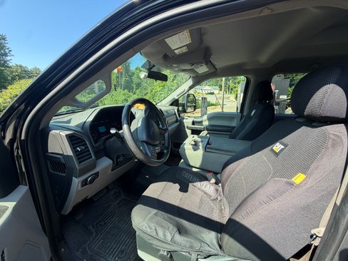 Used 2018 Ford F250 XL w/ Power Equipment Group AWD/4WD image 6