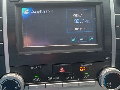 Used 2014 Toyota Camry SE image 9