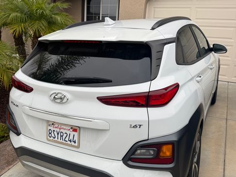 Used 2021 Hyundai Kona Limited w/ Cargo Package FWD image 2