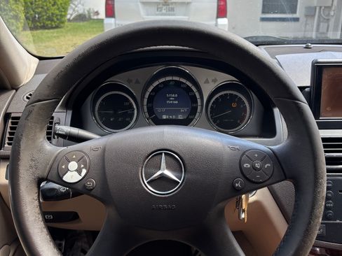 Used 2009 Mercedes-Benz C 350 Sport image 16
