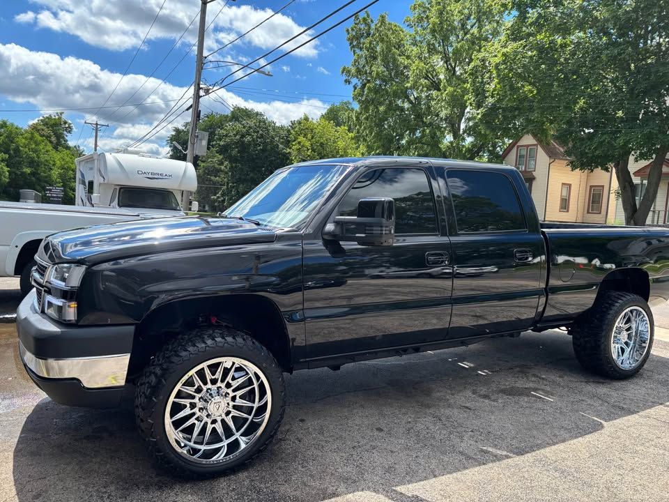 Used 2004 Chevrolet Silverado 2500 LT w/ Heavy-Duty Power Package AWD/4WD image 14
