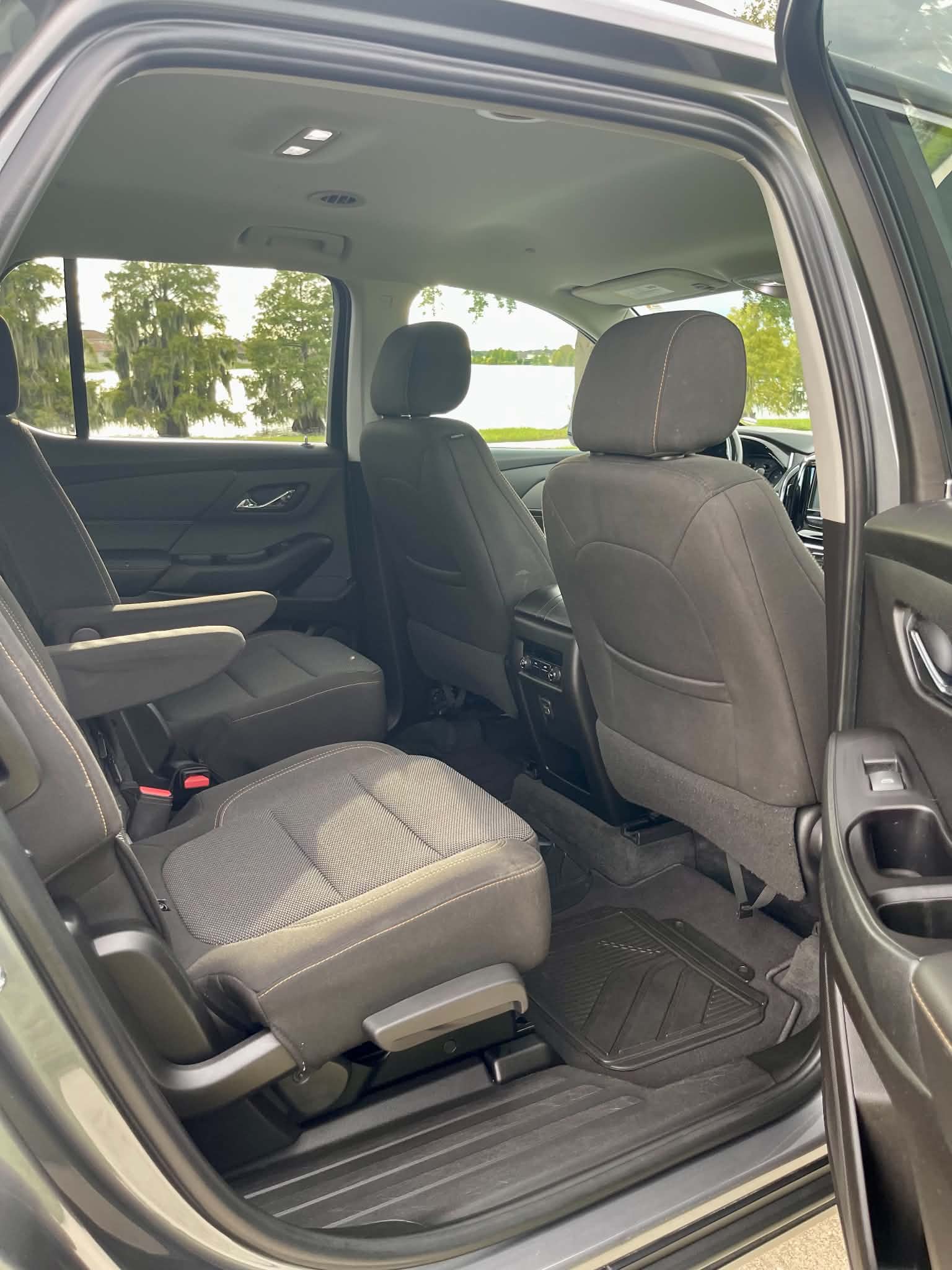 Used 2019 Chevrolet Traverse LT FWD image 15