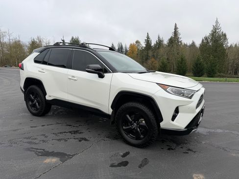 Used 2020 Toyota RAV4 XSE image 4