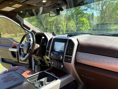 Used 2021 Ford F250 King Ranch w/ King Ranch Ultimate Package AWD/4WD image 16