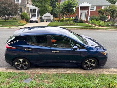 Used 2018 Nissan Leaf SV FWD image 4