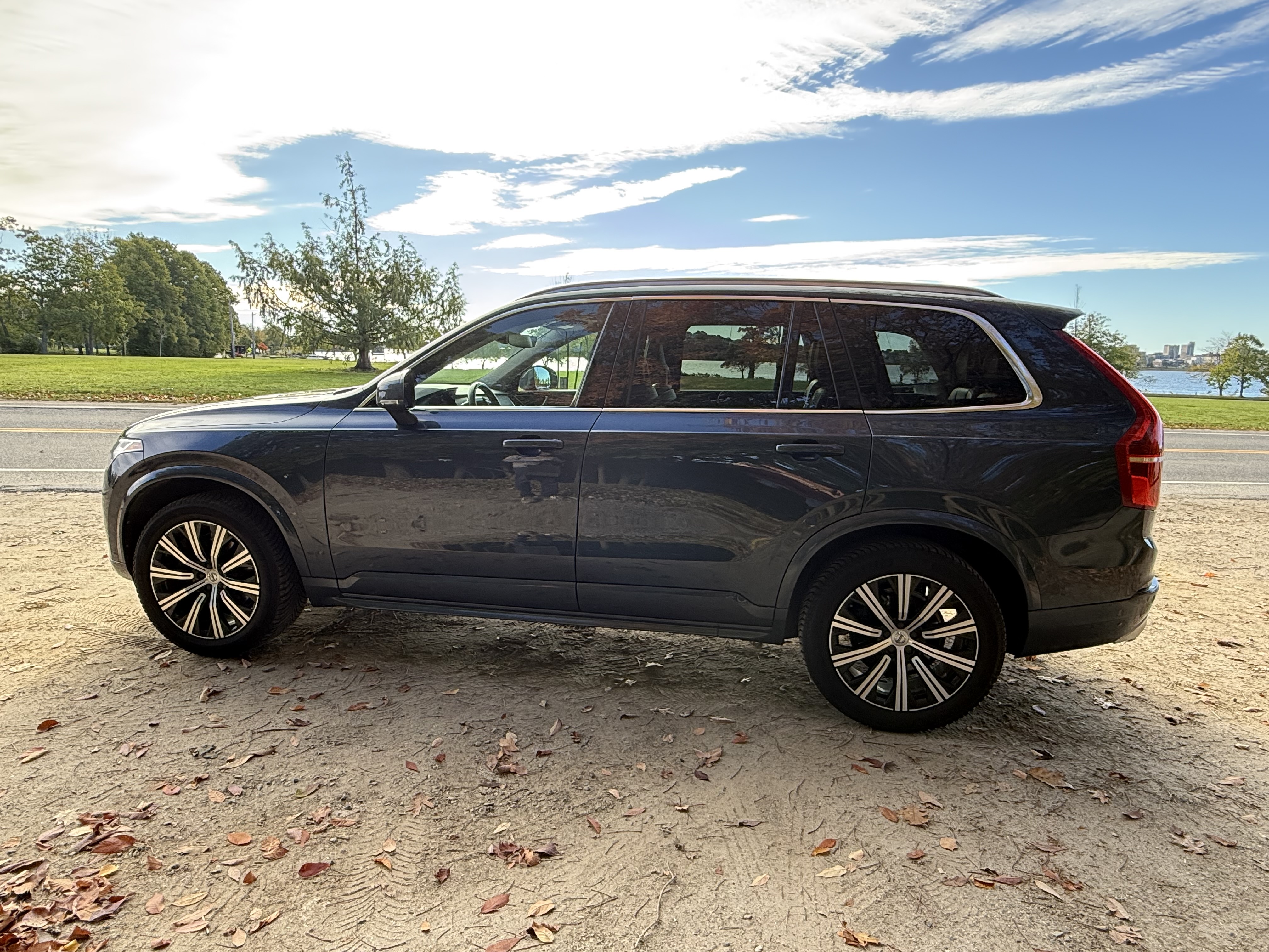 Used 2020 Volvo XC90 T5 Momentum AWD/4WD image 2