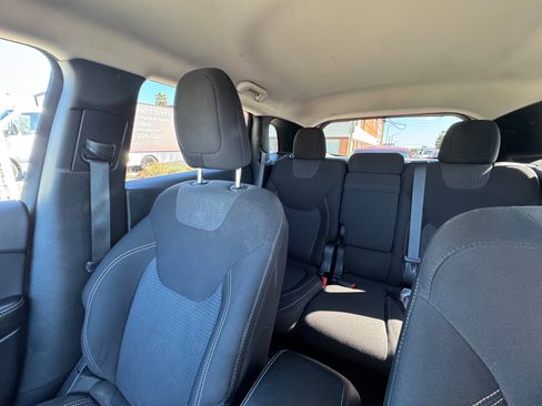 Used 2016 Jeep Cherokee Latitude w/ Comfort & Convenience Group image 13