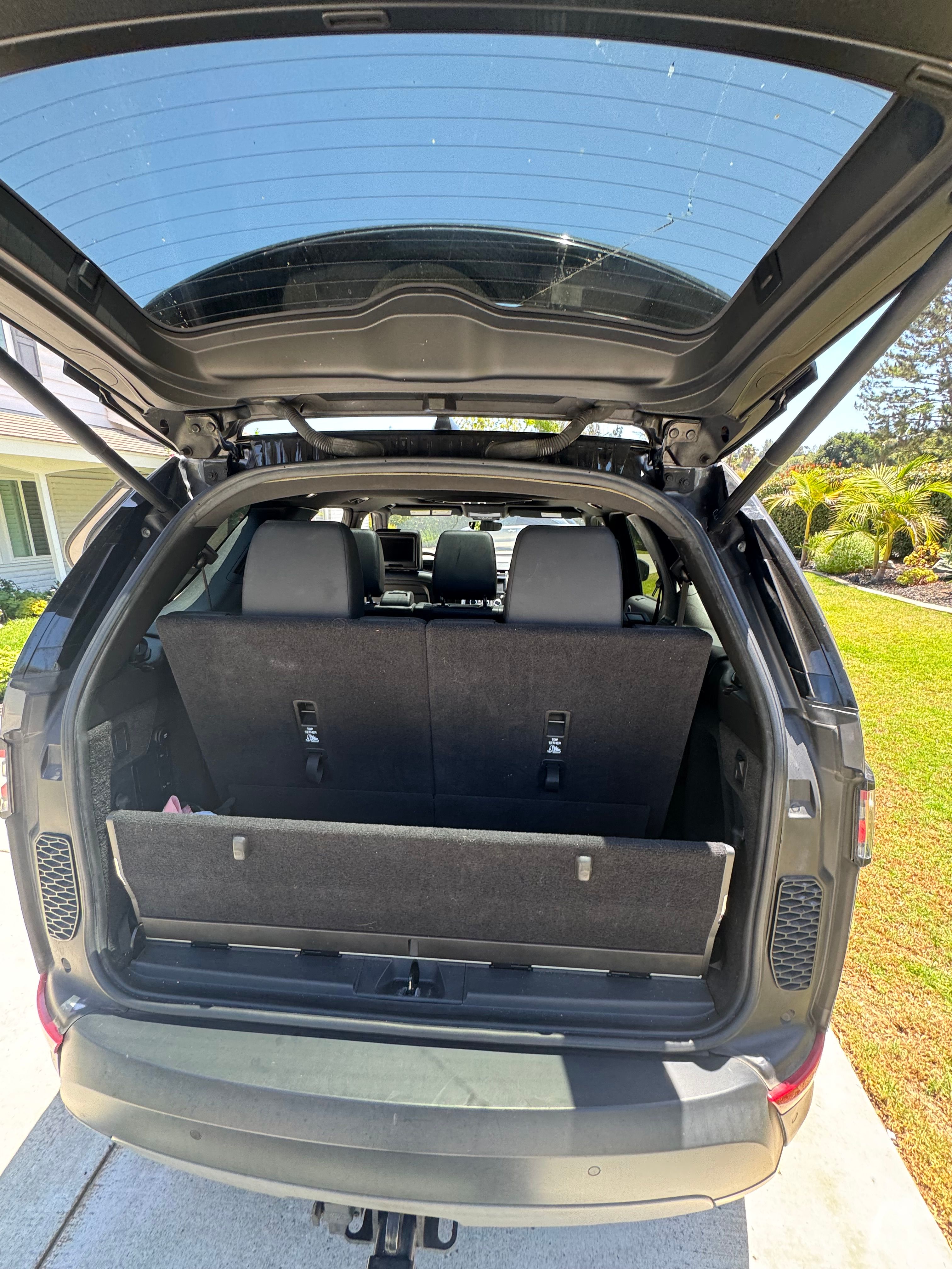 Used 2019 Land Rover Discovery HSE AWD/4WD image 14