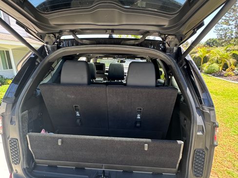 Used 2019 Land Rover Discovery HSE AWD/4WD image 14
