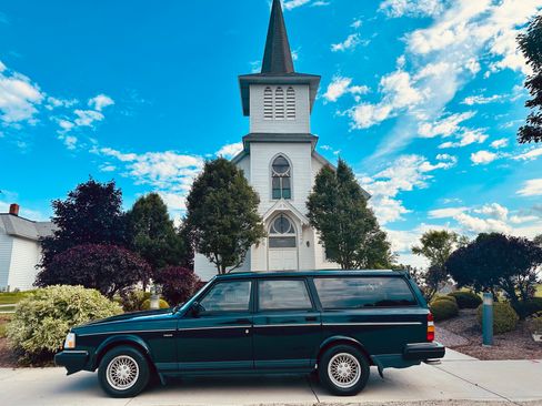 Used 1993 Volvo 240 Wagon image 1